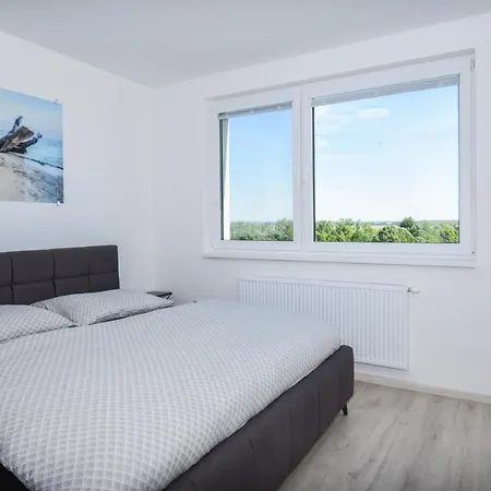 Modern 2bdrm - Airport Apartment *