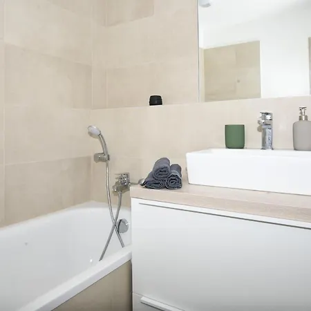 Modern 2bdrm - Airport Apartment Bratislava
