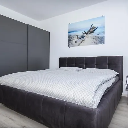 Modern 2bdrm - Airport Братислава