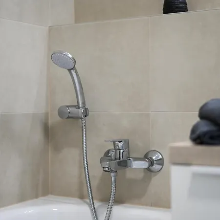 Апартаменты Modern 2bdrm - Airport