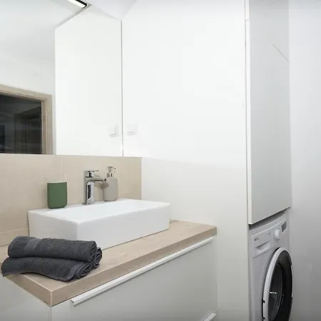 Modern 2bdrm - Airport Appartamento Bratislava